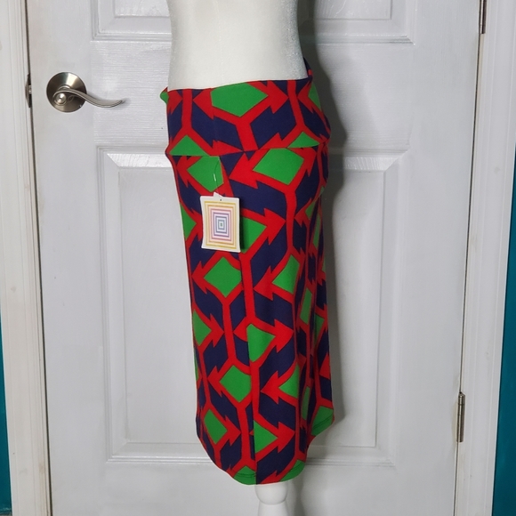 Festive Lularoe Cassie Skirt Small Red Green navy NWT - Picture 4 of 14
